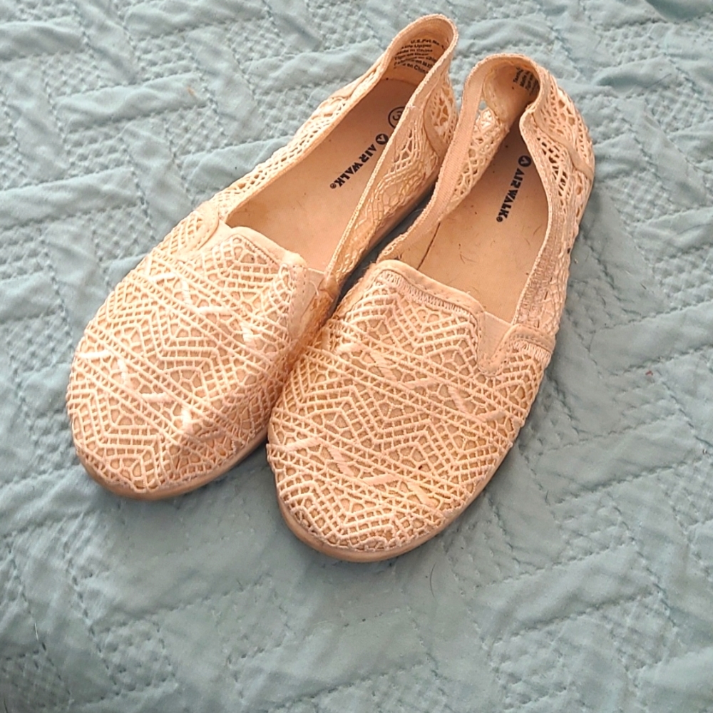 Girls lace flats